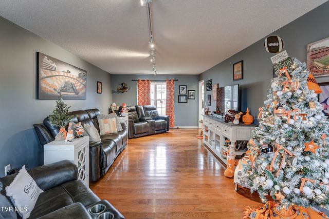 308 Autumn Circle, Bluff City, TN 37618