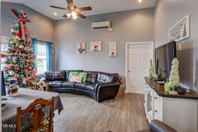 308 Autumn Circle, Bluff City, TN 37618