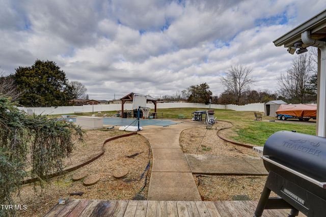 308 Autumn Circle, Bluff City, TN 37618