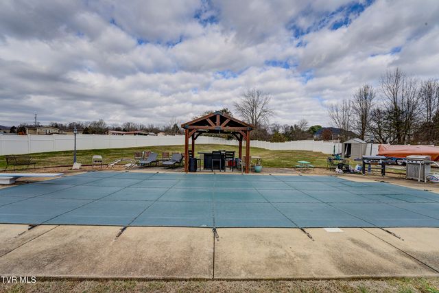 308 Autumn Circle, Bluff City, TN 37618