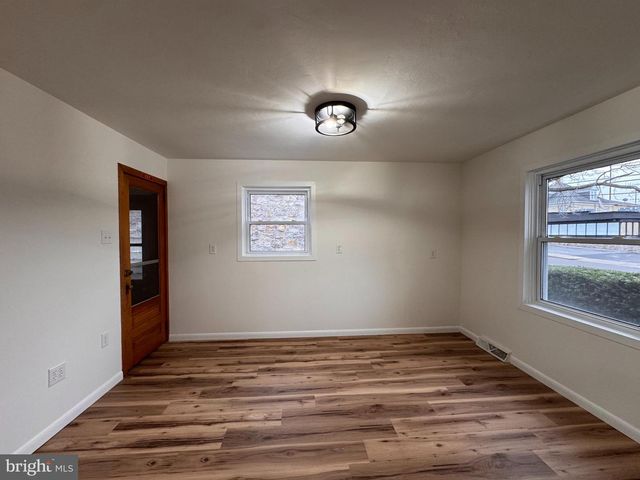 3611 KUTZTOWN RD, Reading, PA 19605