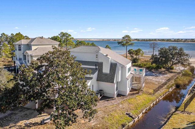 520 Parish Blvd, Mary Esther, FL 32569