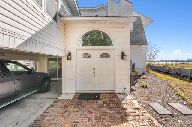 520 Parish Blvd, Mary Esther, FL 32569