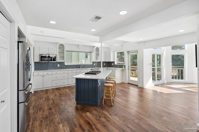 520 Parish Blvd, Mary Esther, FL 32569