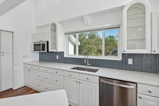 520 Parish Blvd, Mary Esther, FL 32569