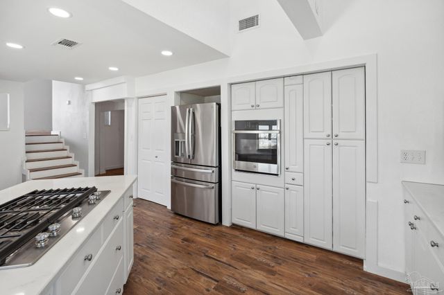 520 Parish Blvd, Mary Esther, FL 32569