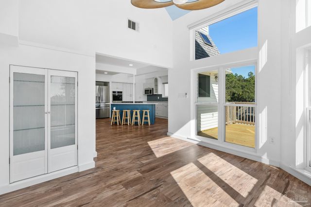 520 Parish Blvd, Mary Esther, FL 32569