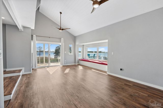 520 Parish Blvd, Mary Esther, FL 32569