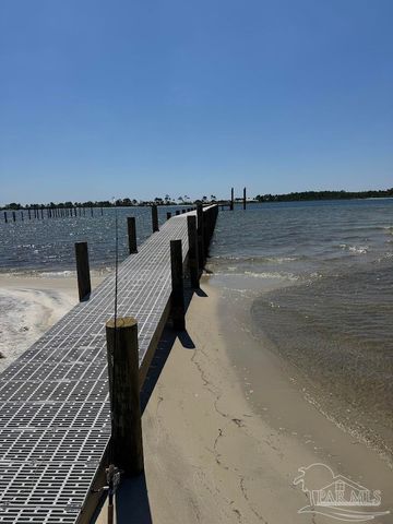 520 Parish Blvd, Mary Esther, FL 32569