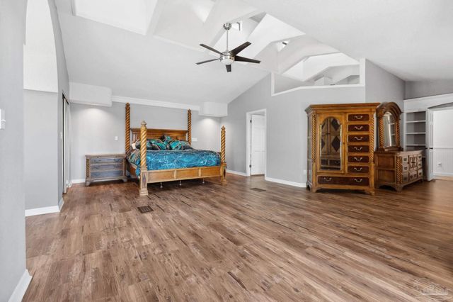 520 Parish Blvd, Mary Esther, FL 32569