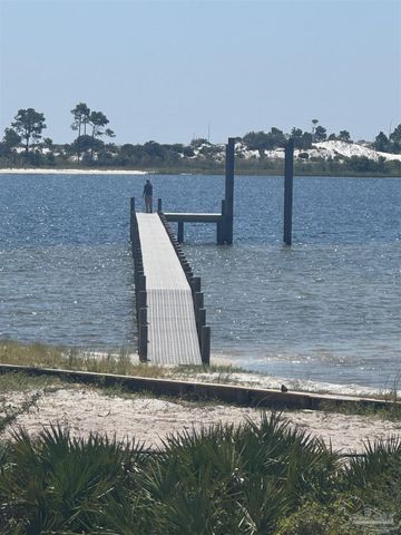 520 Parish Blvd, Mary Esther, FL 32569