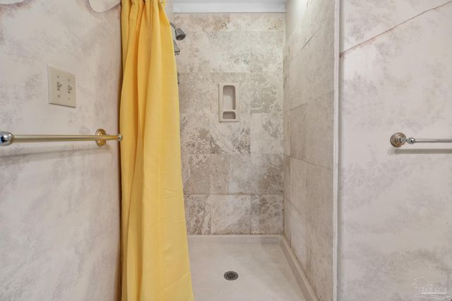 520 Parish Blvd, Mary Esther, FL 32569