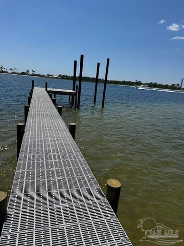 520 Parish Blvd, Mary Esther, FL 32569