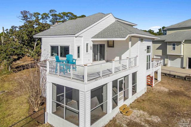 520 Parish Blvd, Mary Esther, FL 32569