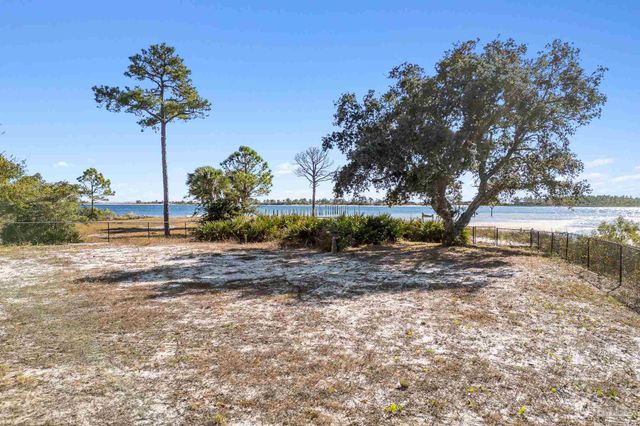 520 Parish Blvd, Mary Esther, FL 32569