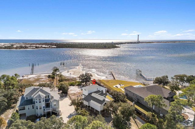 520 Parish Blvd, Mary Esther, FL 32569