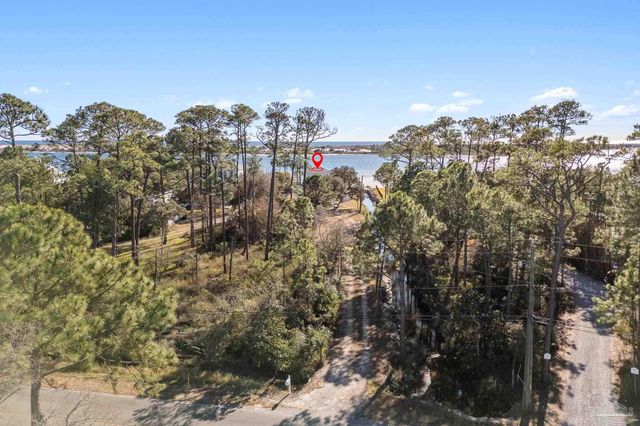 520 Parish Blvd, Mary Esther, FL 32569