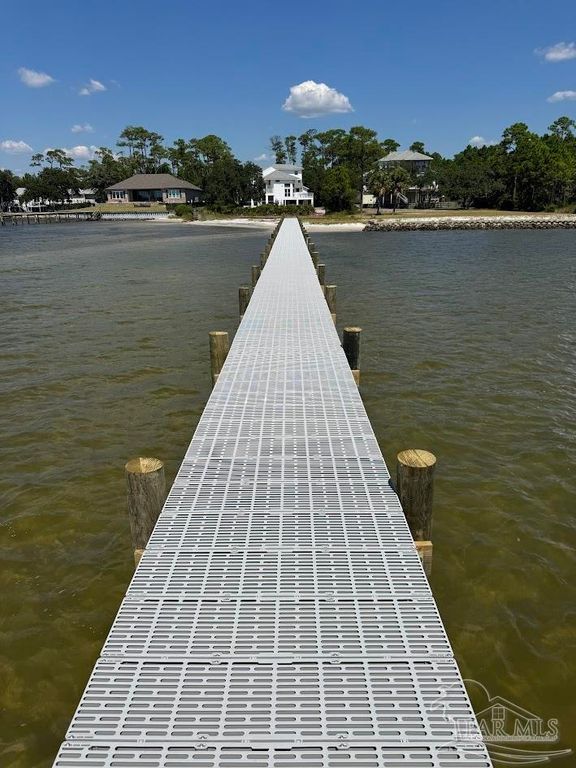 520 Parish Blvd, Mary Esther, FL 32569