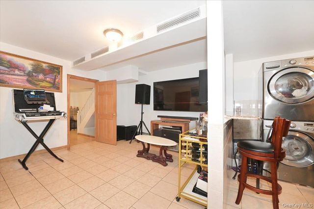 13071 225th Street, Laurelton, NY 11413