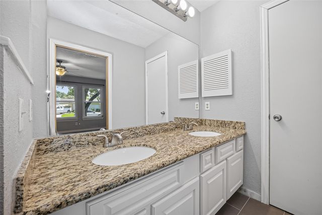 2527 Corral Trail, Friendswood, TX 77546