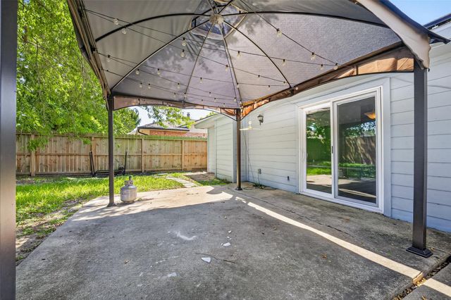 2527 Corral Trail, Friendswood, TX 77546