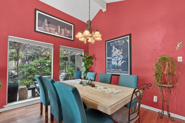 10015 Chimney Hill Lane, Dallas, TX 75243