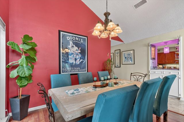 10015 Chimney Hill Lane, Dallas, TX 75243
