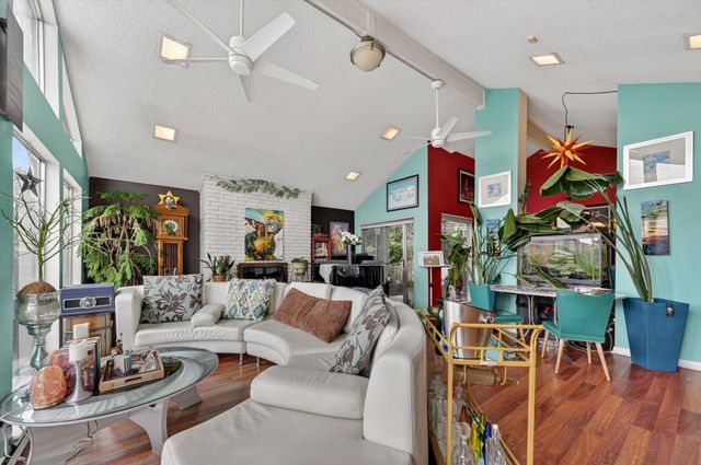 10015 Chimney Hill Lane, Dallas, TX 75243