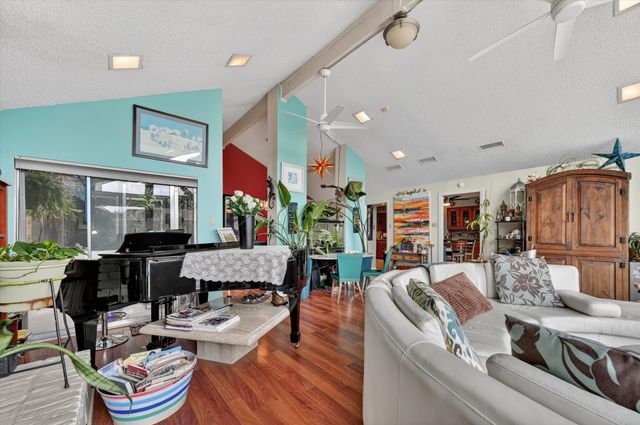 10015 Chimney Hill Lane, Dallas, TX 75243