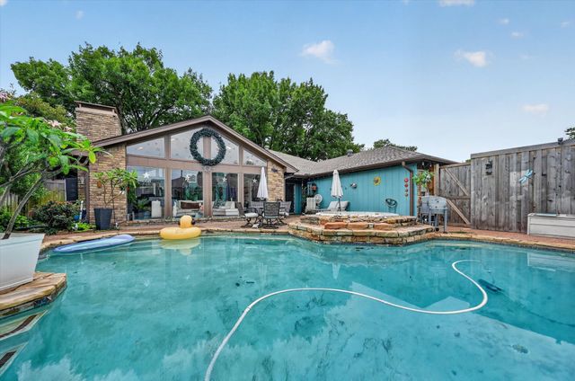 10015 Chimney Hill Lane, Dallas, TX 75243