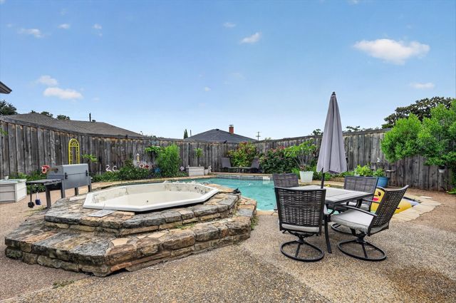 10015 Chimney Hill Lane, Dallas, TX 75243