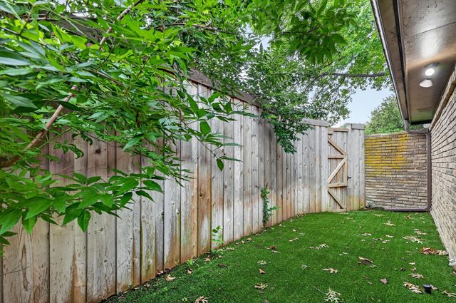 10015 Chimney Hill Lane, Dallas, TX 75243