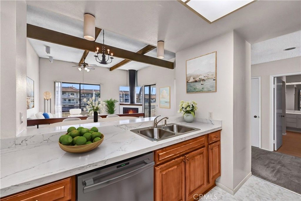 Image 13 of property listing at 4513 Cove Drive 17, Carlsbad, CA 92008