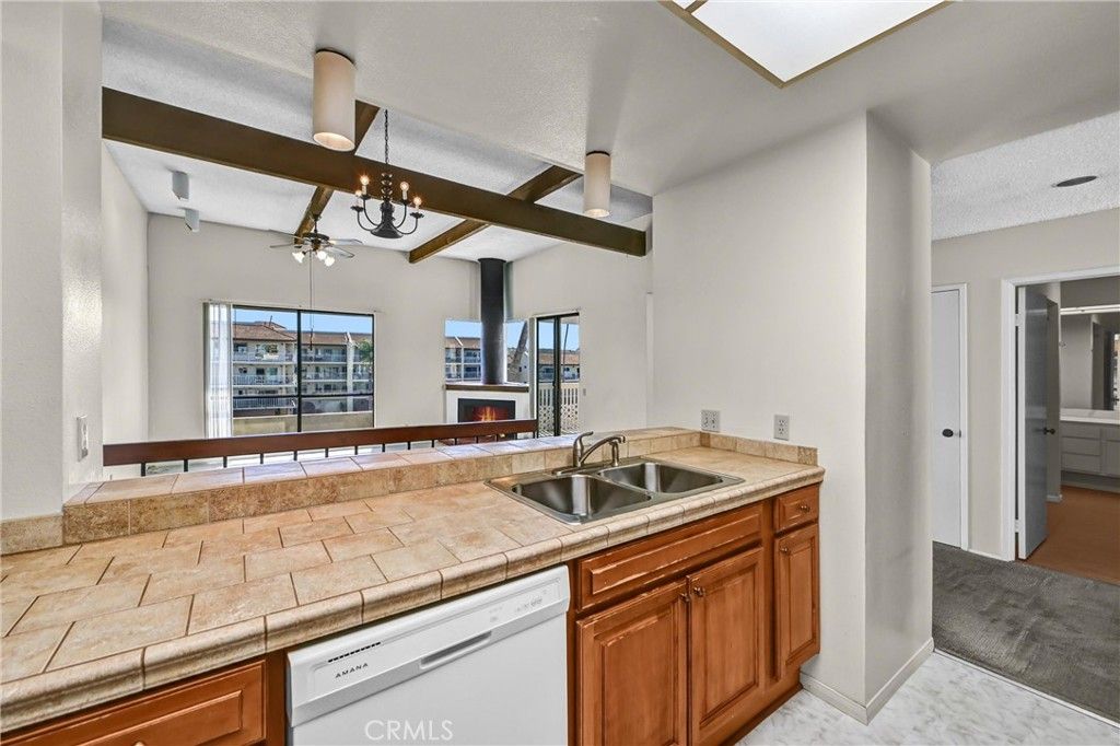 Image 14 of property listing at 4513 Cove Drive 17, Carlsbad, CA 92008