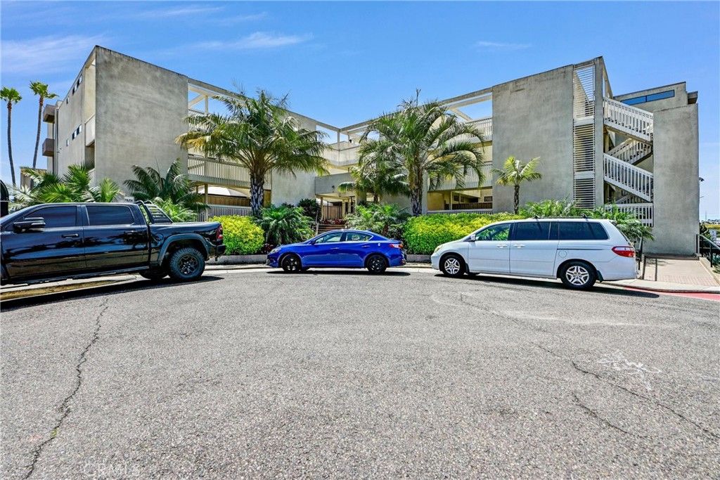 Image 2 of property listing at 4513 Cove Drive 17, Carlsbad, CA 92008