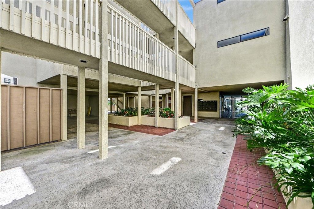 Image 5 of property listing at 4513 Cove Drive 17, Carlsbad, CA 92008