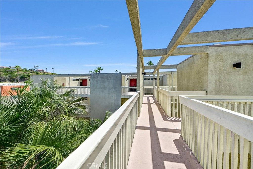 Image 6 of property listing at 4513 Cove Drive 17, Carlsbad, CA 92008