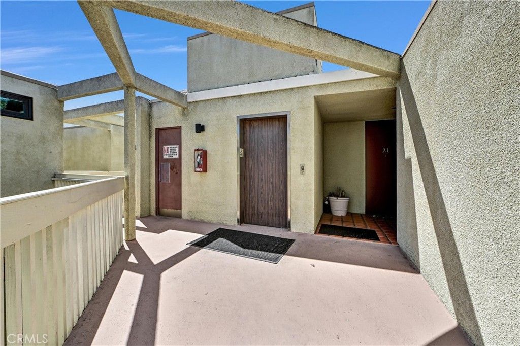 Image 7 of property listing at 4513 Cove Drive 17, Carlsbad, CA 92008