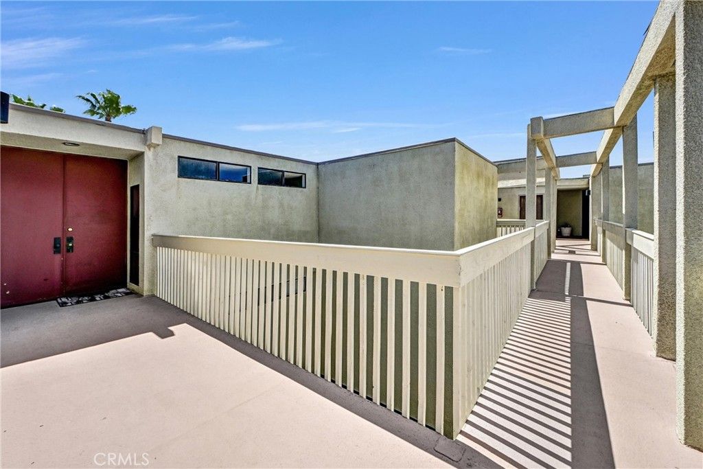 Image 8 of property listing at 4513 Cove Drive 17, Carlsbad, CA 92008