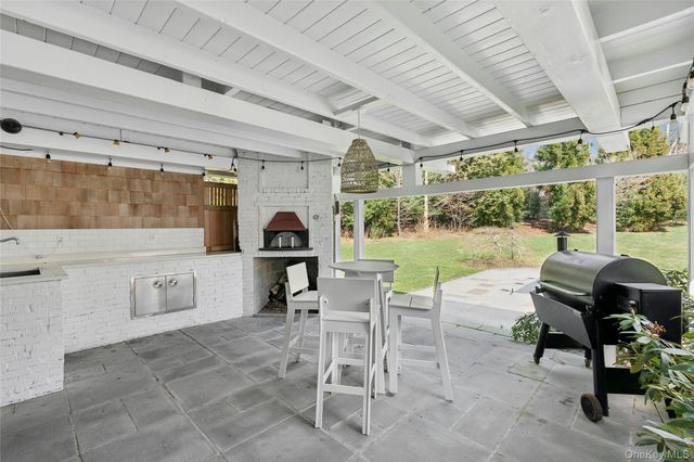 30 E Hollow Road, East Hampton, NY 11937