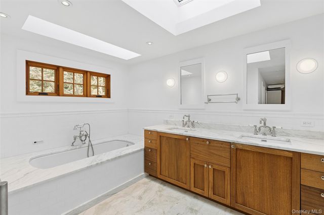 30 E Hollow Road, East Hampton, NY 11937