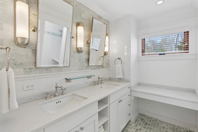 30 E Hollow Road, East Hampton, NY 11937