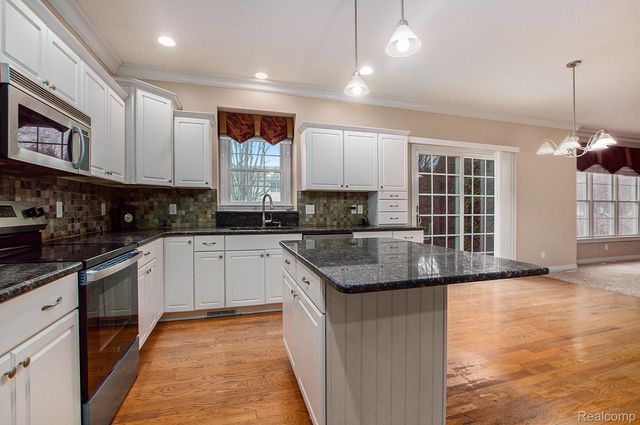 3839 Wild Pine Drive, Saginaw, MI 48603