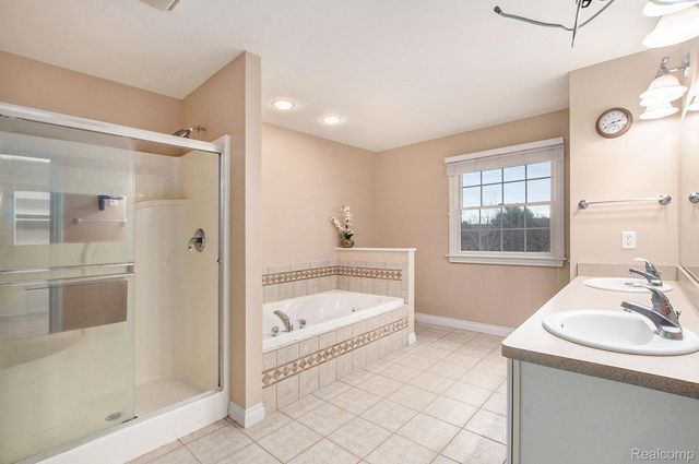 3839 Wild Pine Drive, Saginaw, MI 48603