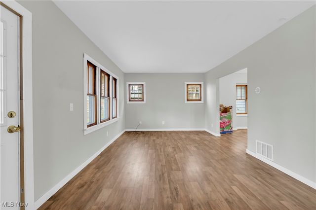 485 E Archwood Avenue, Akron, OH 44301