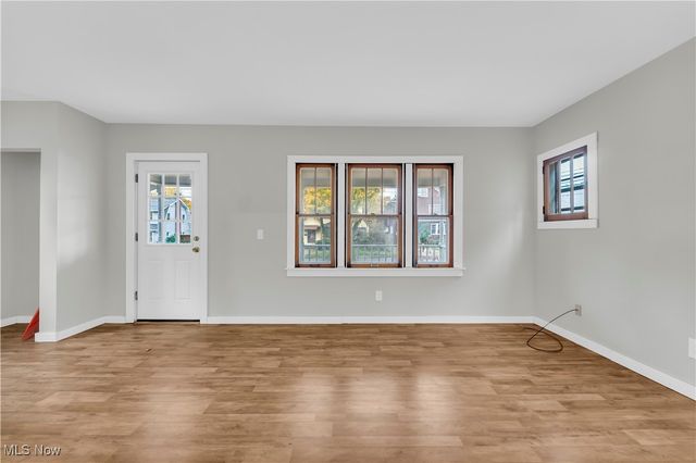 485 E Archwood Avenue, Akron, OH 44301