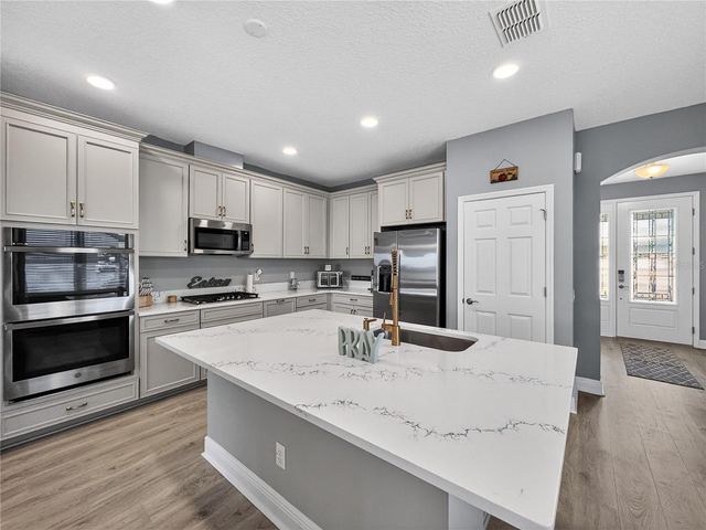 1673 SUTTONSET TRAIL, Zephyrhills, FL 33541