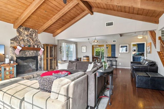 584 E Bobier, Vista, CA 92084