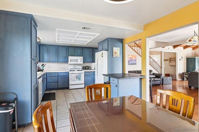 584 E Bobier, Vista, CA 92084