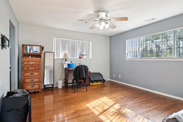 584 E Bobier, Vista, CA 92084